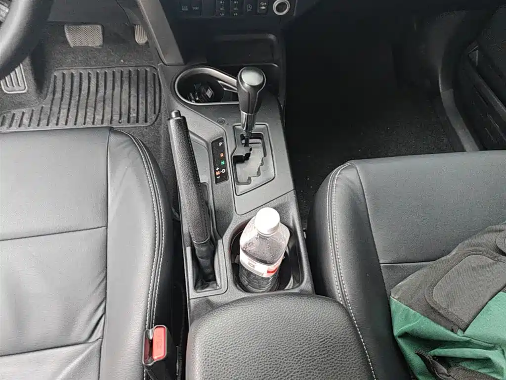Toyota RAV4 2019 — фото 14