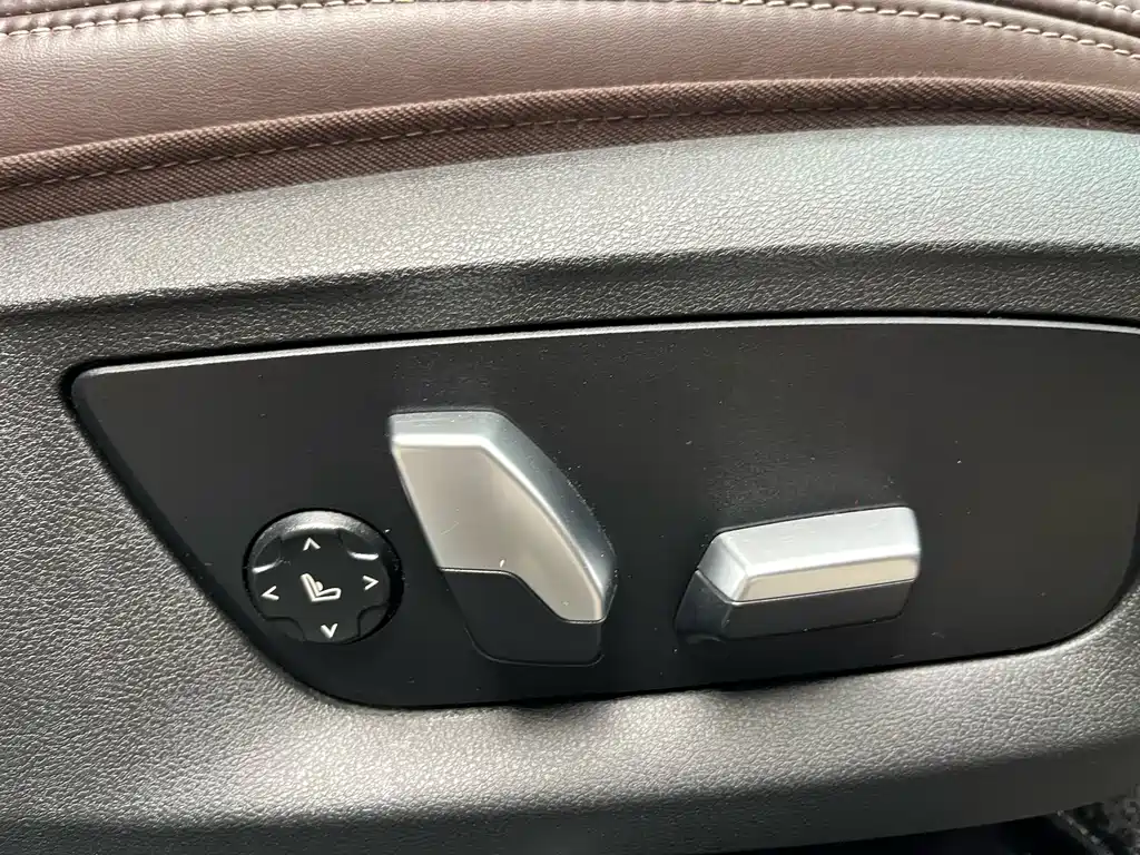 BMW 5 Series 2018 — фото 25