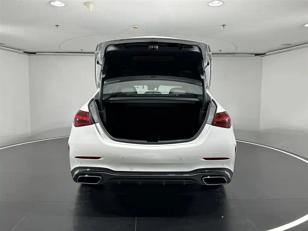 Mercedes-Benz C-Class 2023 — фото 15
