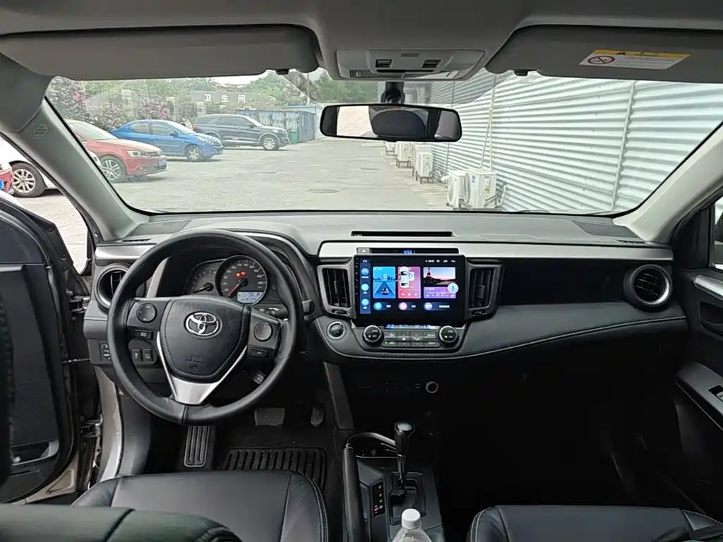 Toyota RAV4 2019 — фото 10