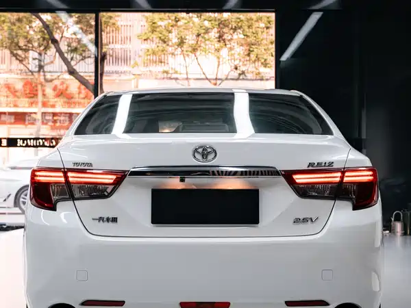 Toyota Reiz 2013
