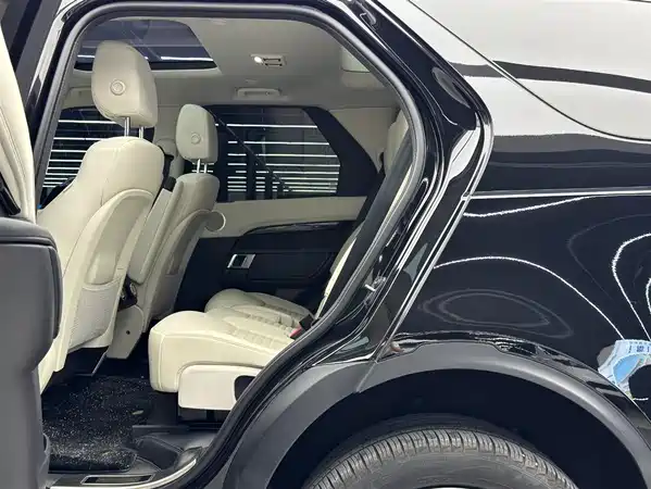 Land Rover Discovery 2024