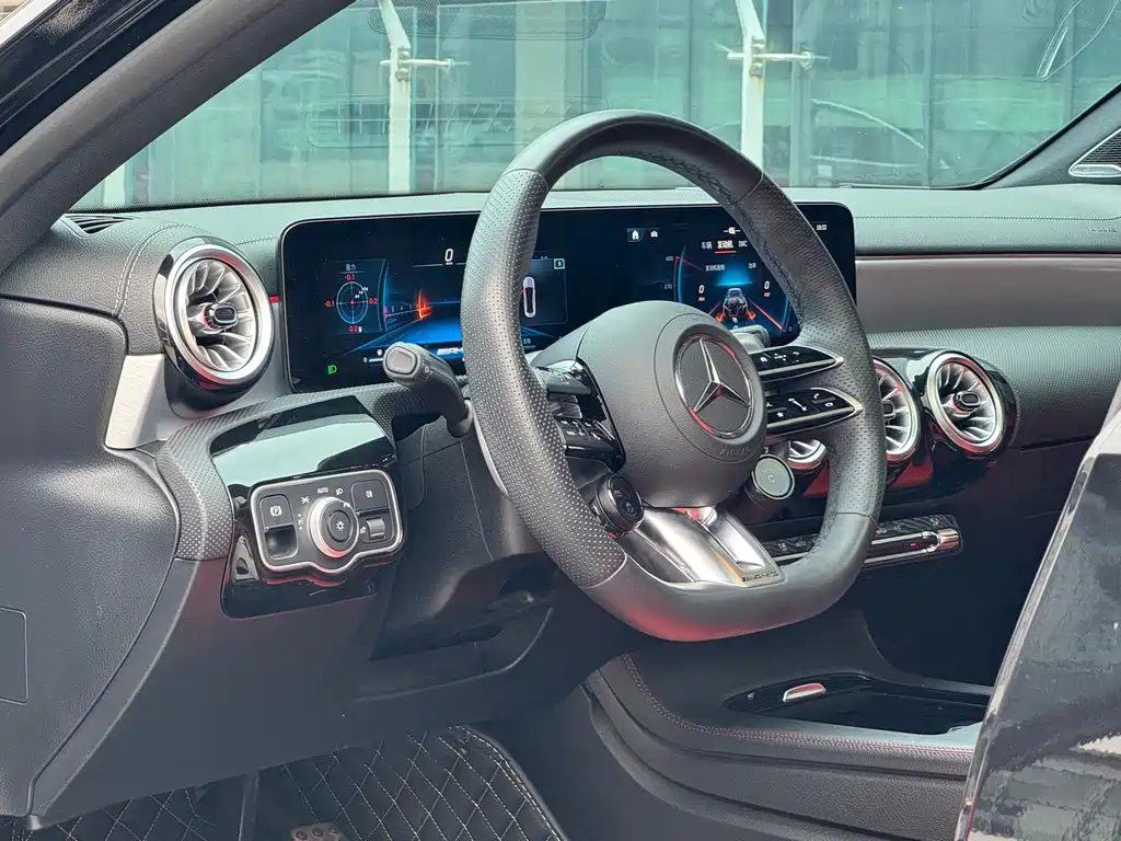 Mercedes-Benz A-Class AMG 2024 — фото 12