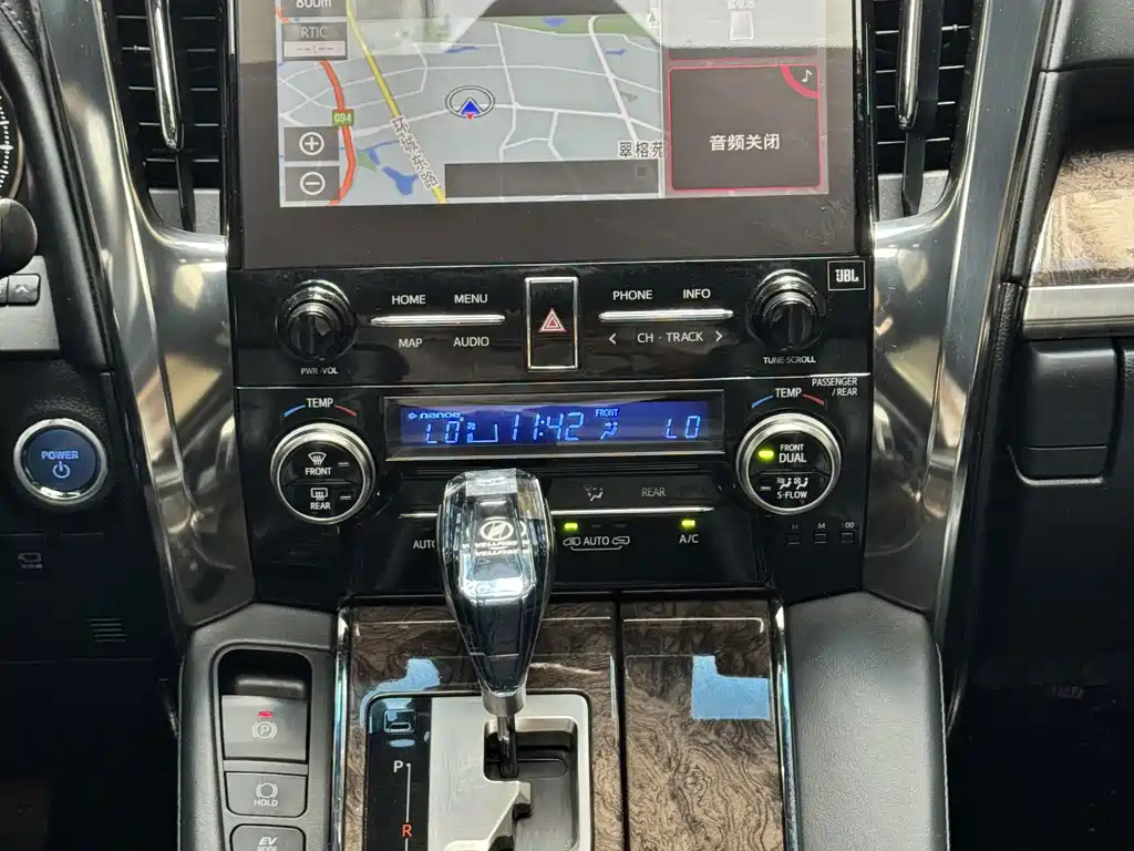 Toyota Vellfire 2020 — фото 9