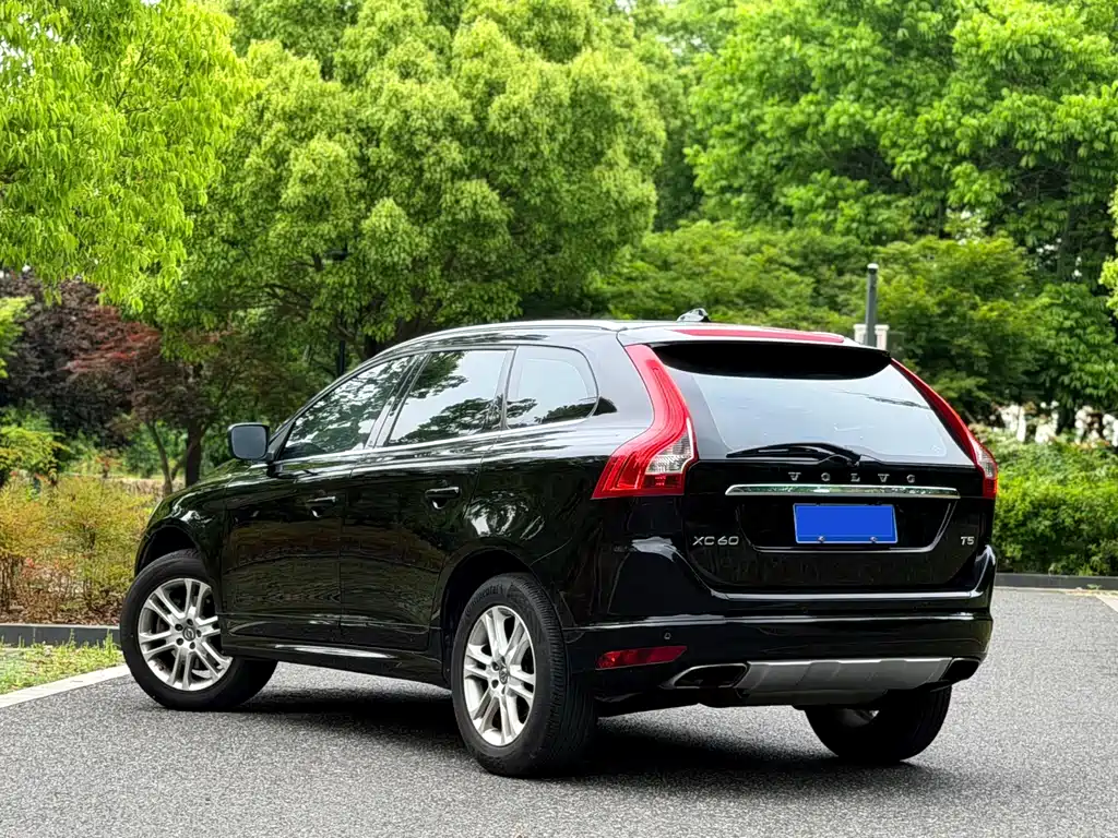 Volvo XC60 2016 — фото 9