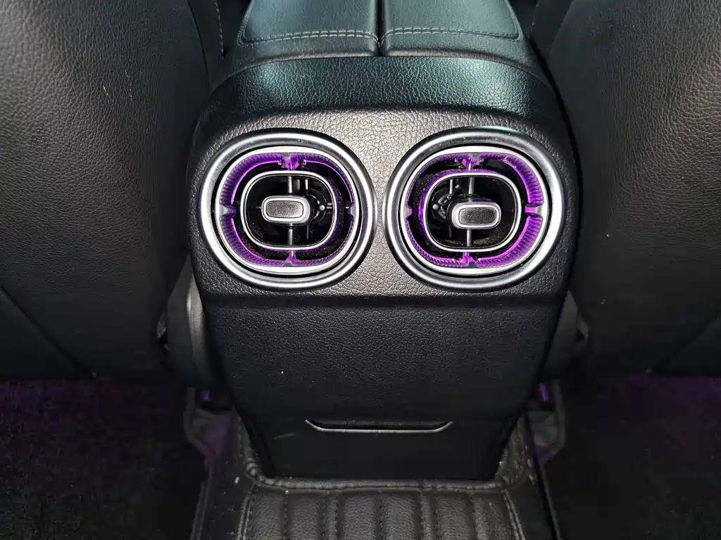 Mercedes-Benz C-Class 2023 — фото 15