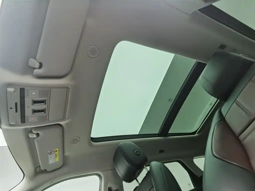 Land Rover Evoque 2023 — фото 14