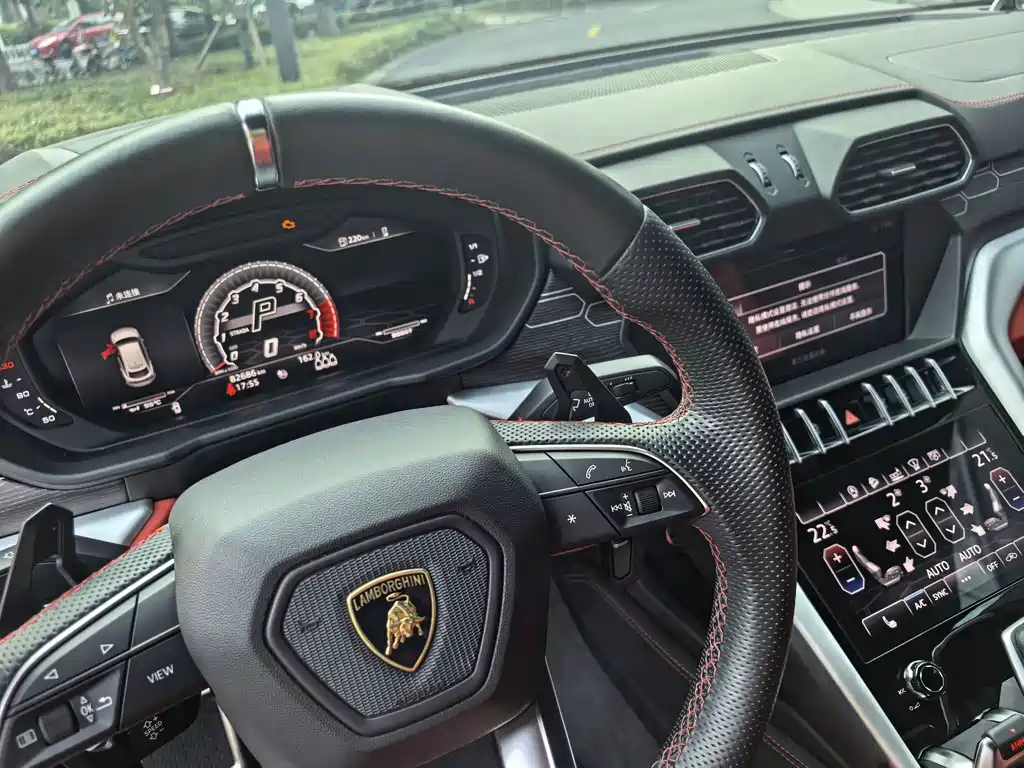 Lamborghini Urus 2019 — фото 7