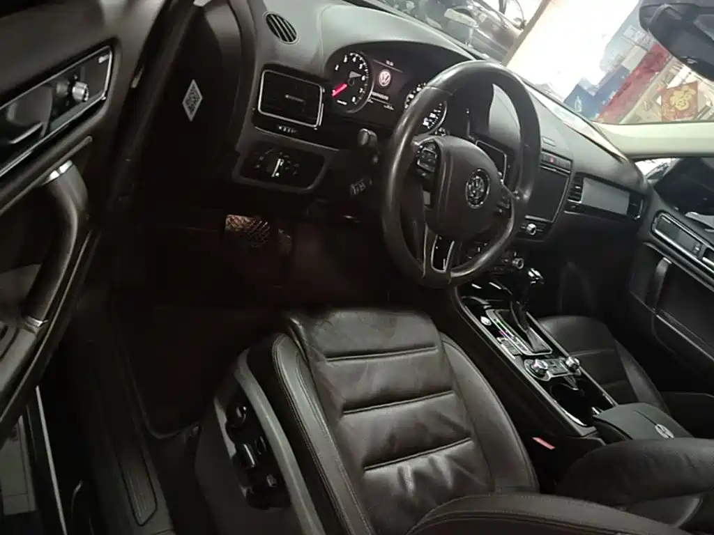 Volkswagen Touareg 2018 — фото 16