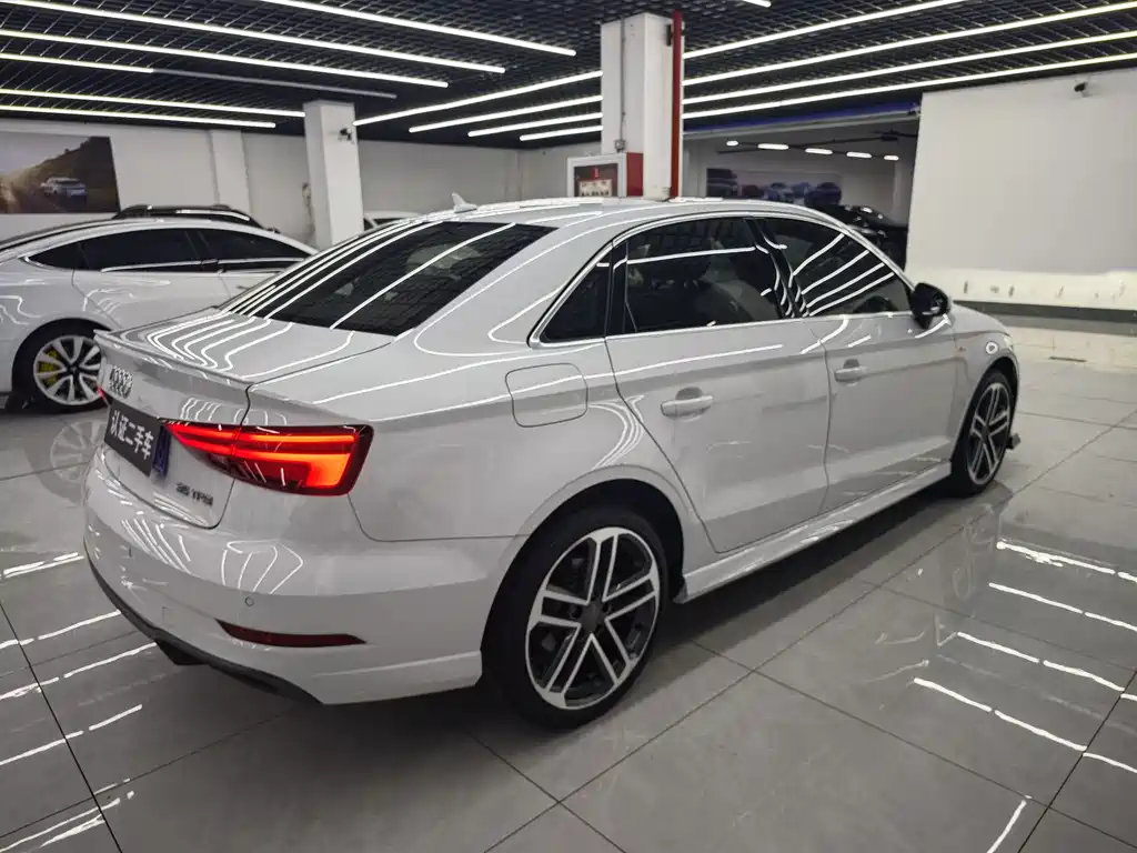 Audi A3 2018 — фото 6