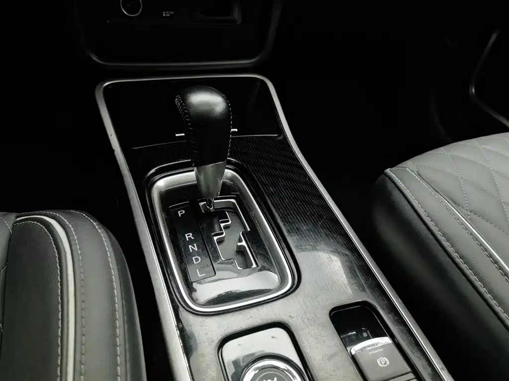 Mitsubishi Outlander 2023 — фото 13