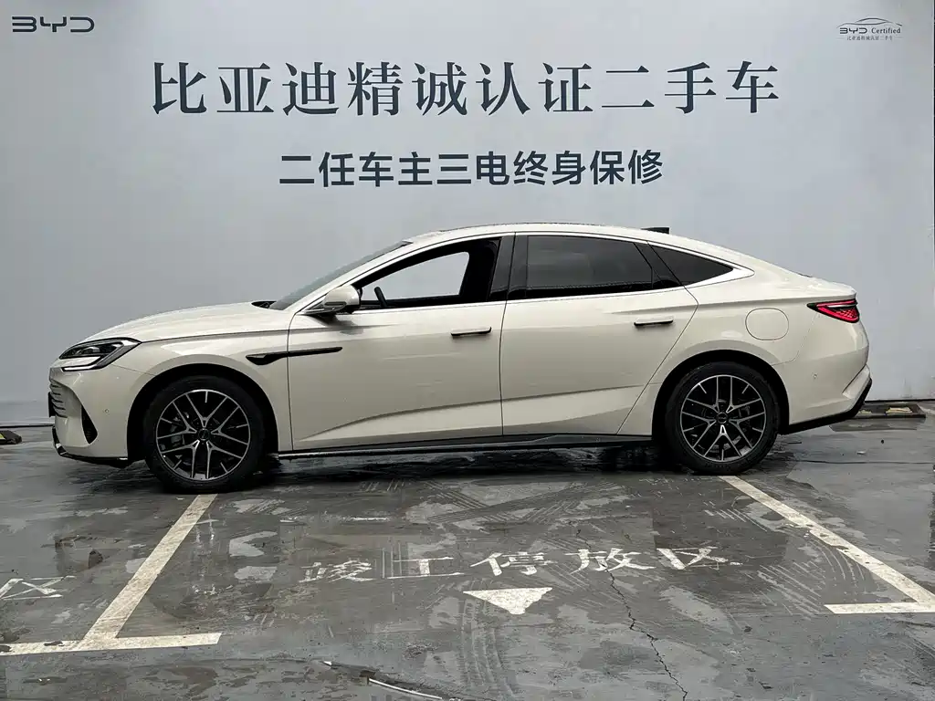 BYD Seal 07 DM-i 2025 — фото 3