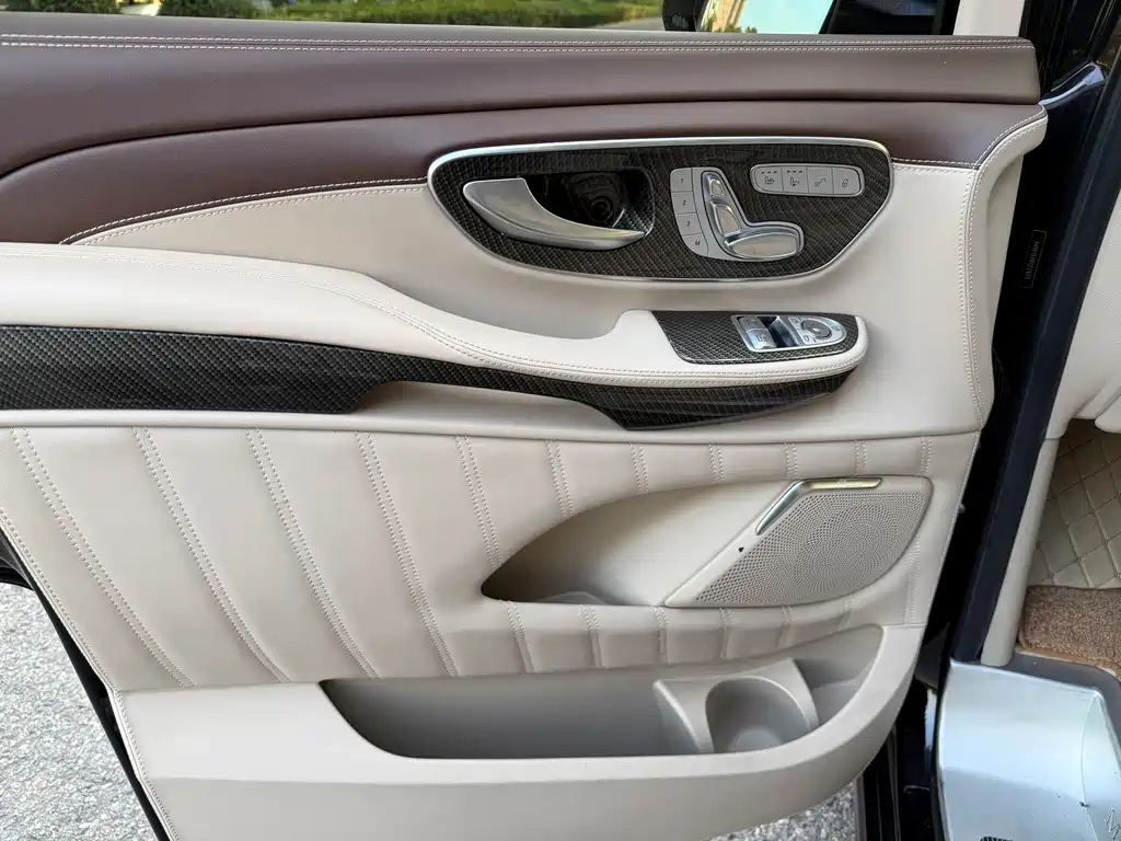 Mercedes-Benz V-Class 2020 — фото 8