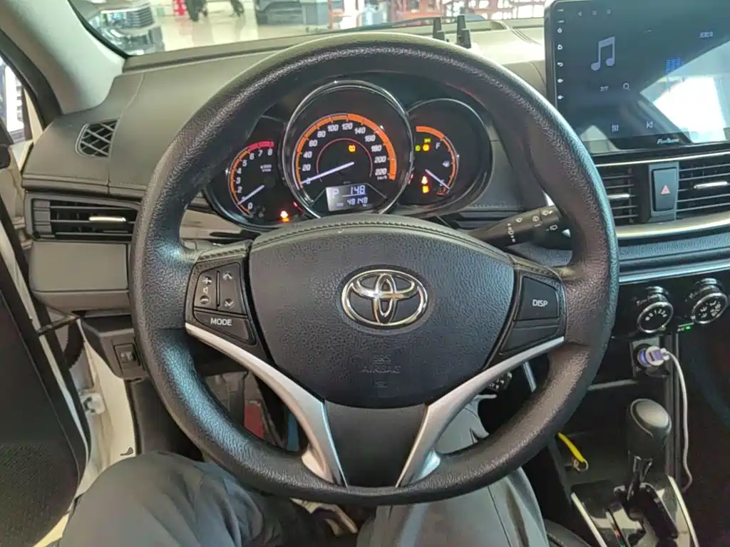 Toyota Yaris L 2022 — фото 11