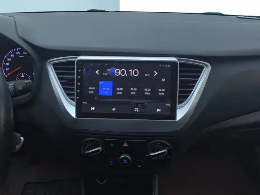 Hyundai Verna 2016 — фото 13