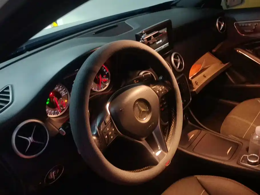 Mercedes-Benz A-Class 2015 — фото 15