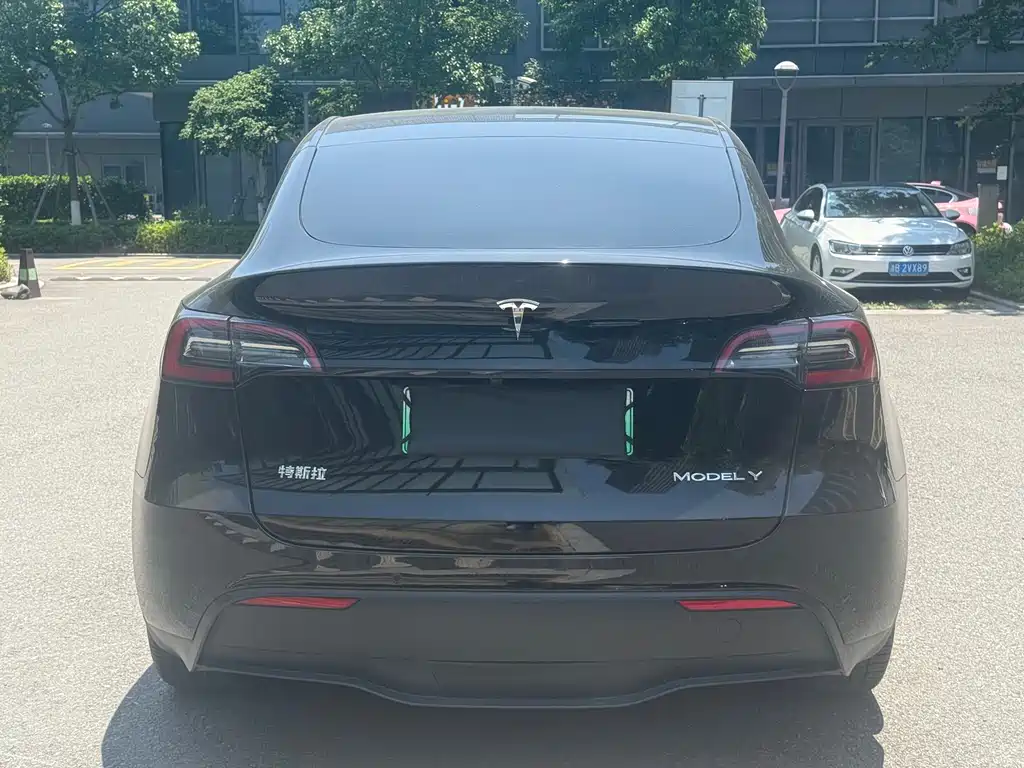 Tesla Model Y 2023 — фото 24