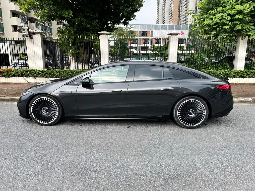 Mercedes-Benz EQS AMG 2024