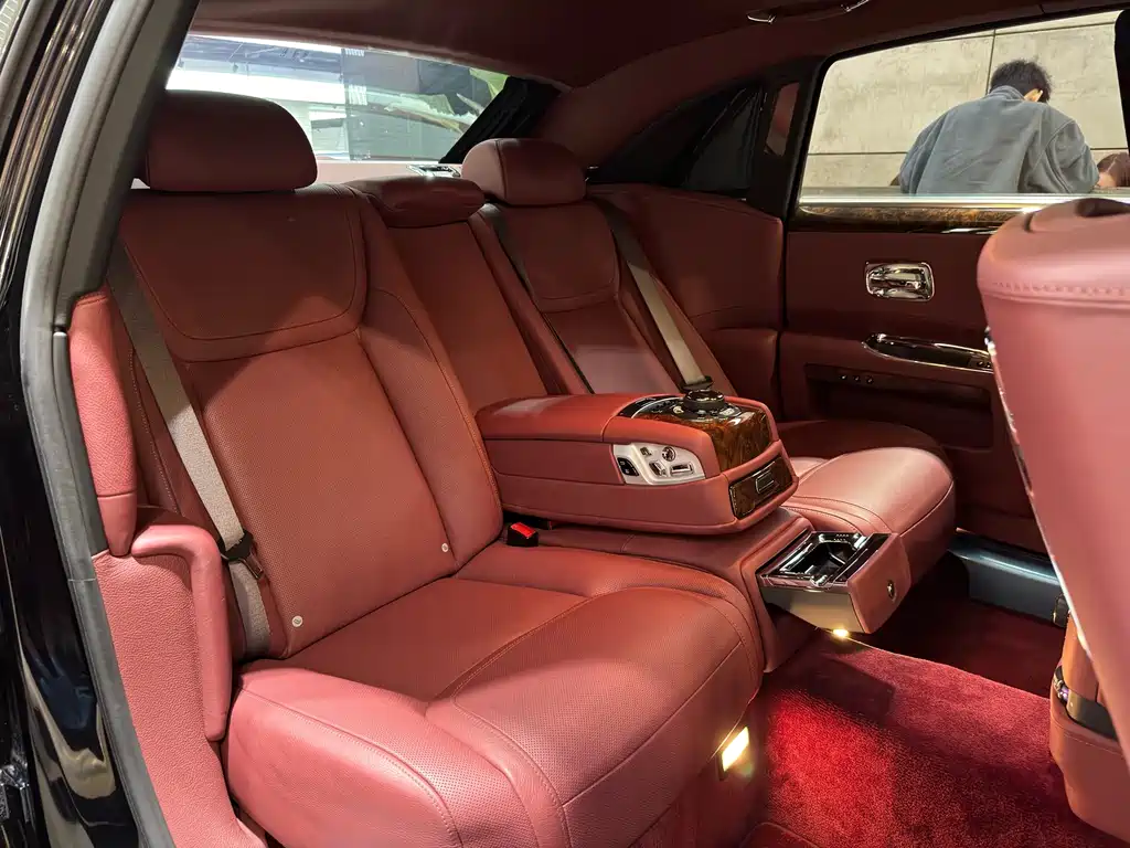 Rolls-Royce Ghost 2015 — фото 19