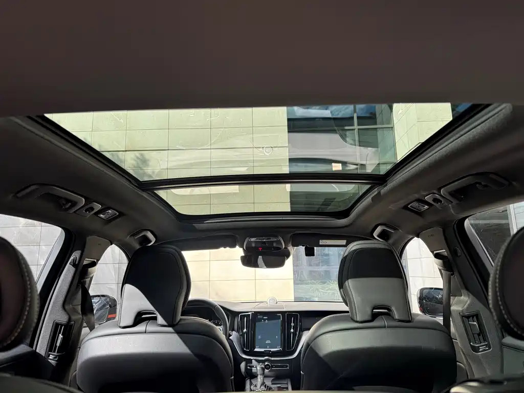 Volvo XC60 2019 — фото 13