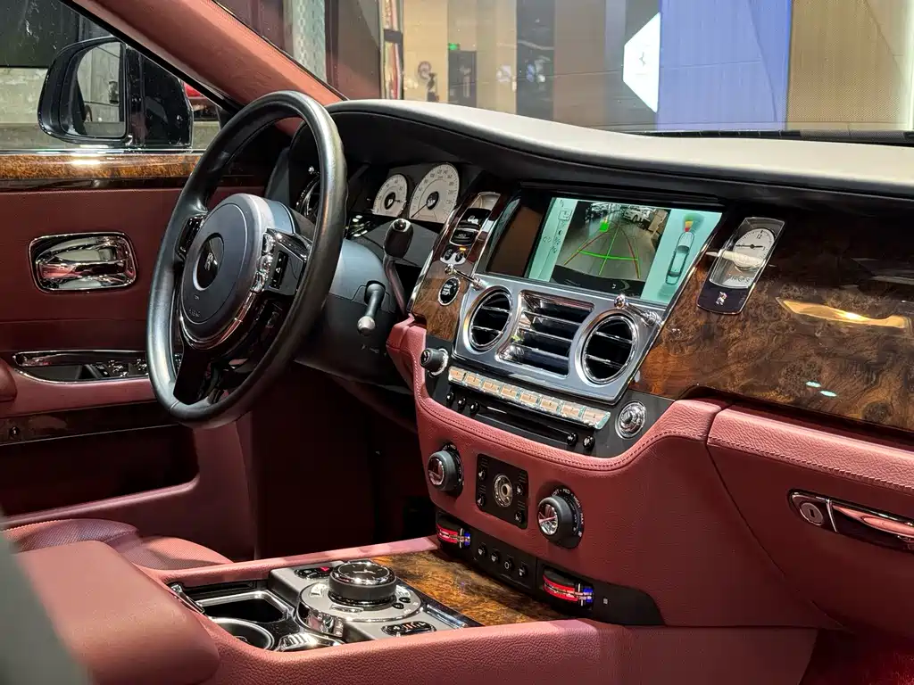 Rolls-Royce Ghost 2015 — фото 27