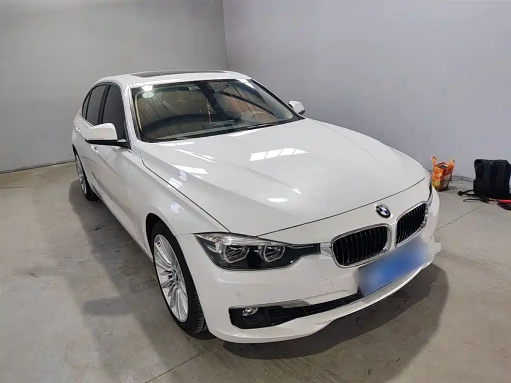 BMW 3 Series 2018 — фото 22