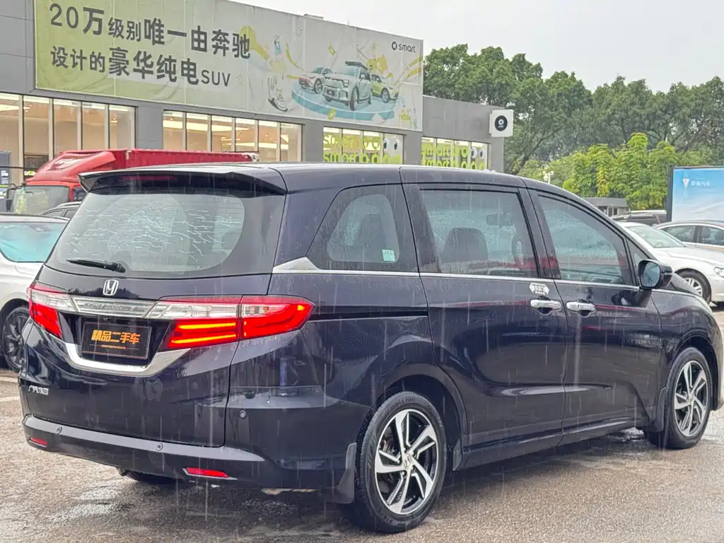 Honda Odyssey 2016 — фото 10