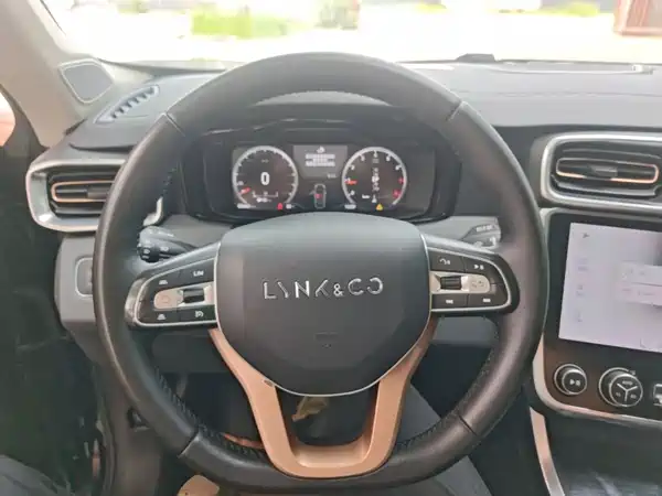 Lynk & Co 01 2018