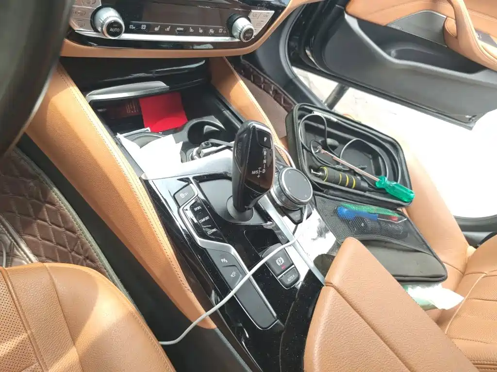 BMW 5 Series 2018 — фото 10