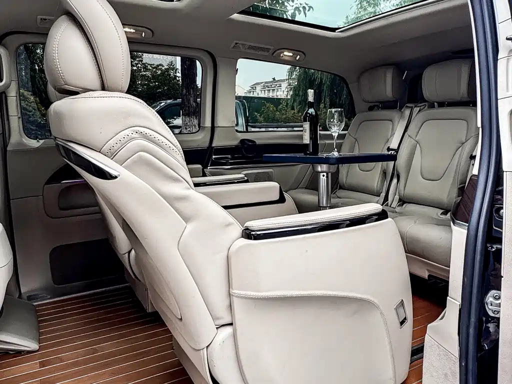 Mercedes-Benz V-Class 2021 — фото 24