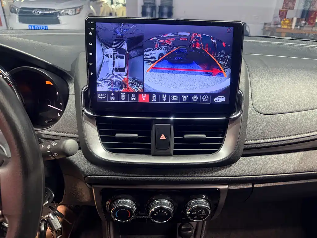 Toyota Yaris L 2023 — фото 18