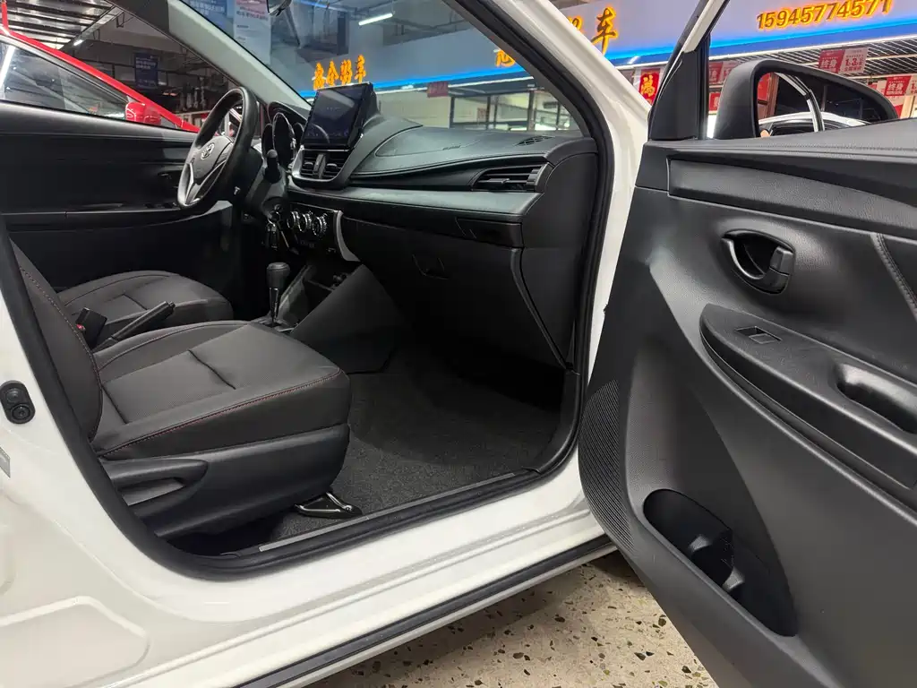 Toyota Yaris L 2023 — фото 22