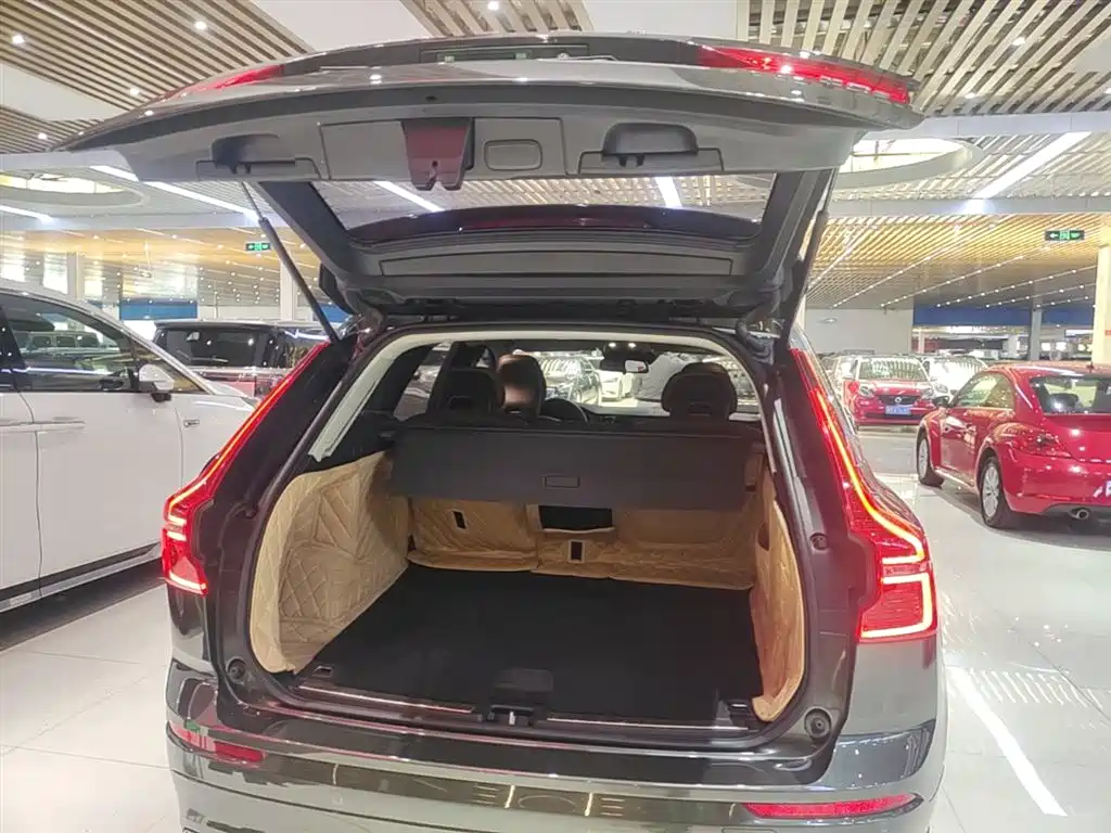 Volvo XC60 2019 — фото 19