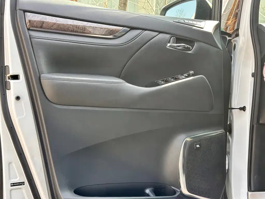 Toyota Vellfire 2021 — фото 13