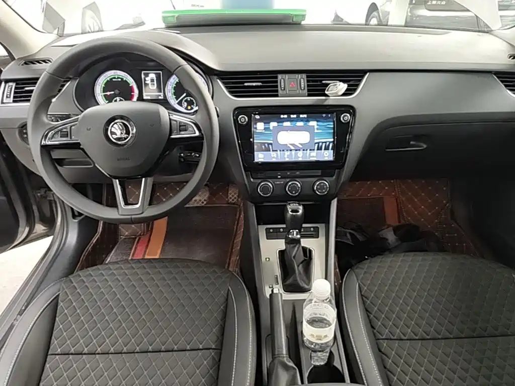 Skoda Octavia 2018 — фото 10