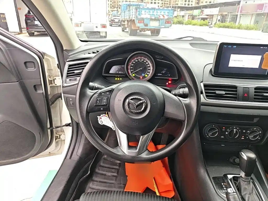 Mazda 3 Axela 2016 — фото 11