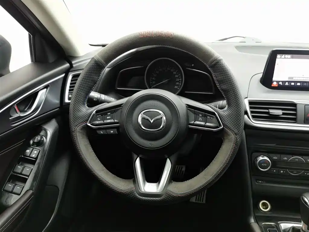 Mazda 3 Axela 2017 — фото 11