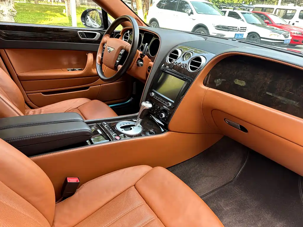 Bentley Flying Spur 2012 — фото 23