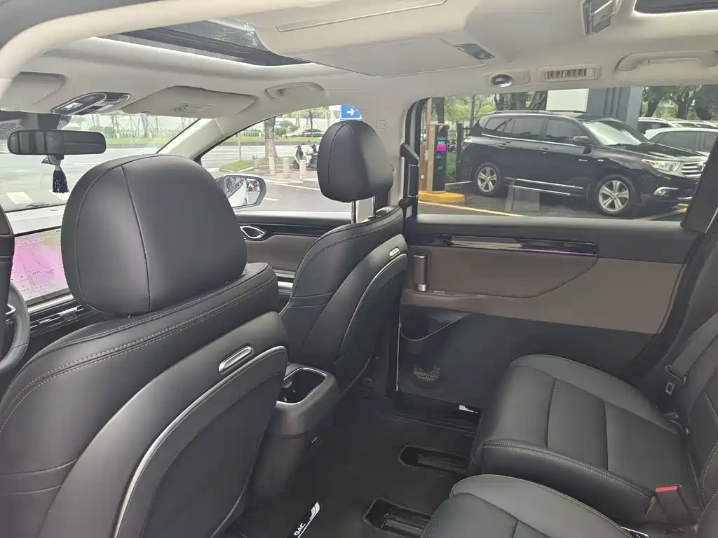 GAC Trumpchi E8 PHEV 2024 — фото 17