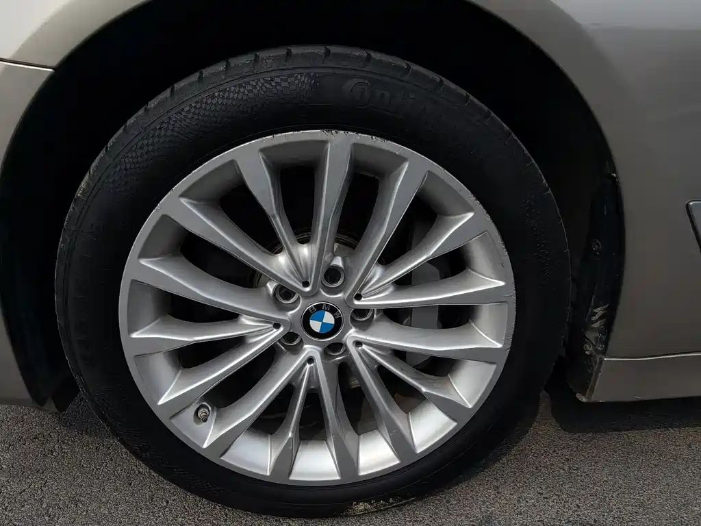 BMW 5 Series 2019 — фото 15