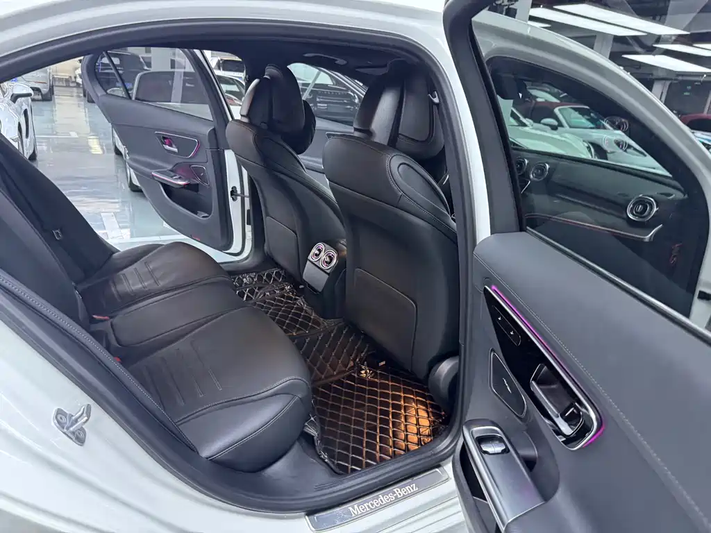 Mercedes-Benz C-Class 2024 — фото 15