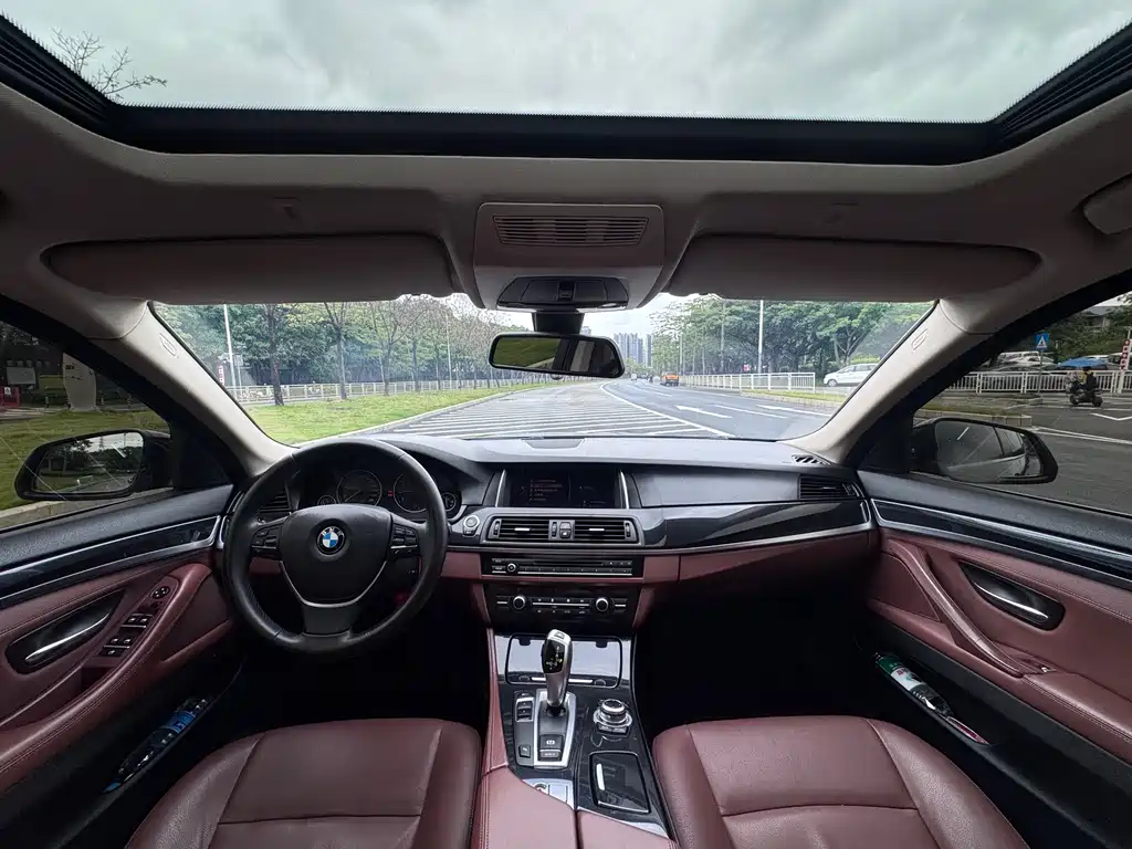 BMW 5 Series 2015 — фото 19
