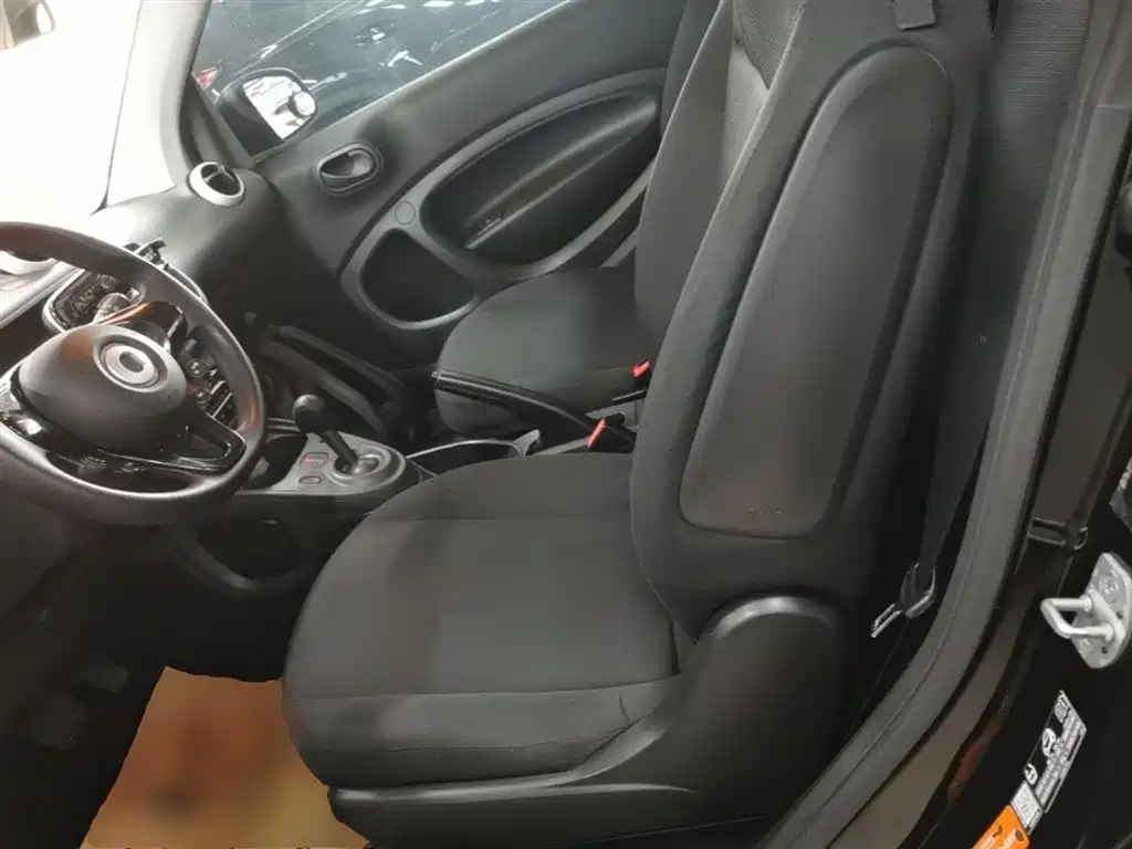 smart Fortwo 2018 — фото 17