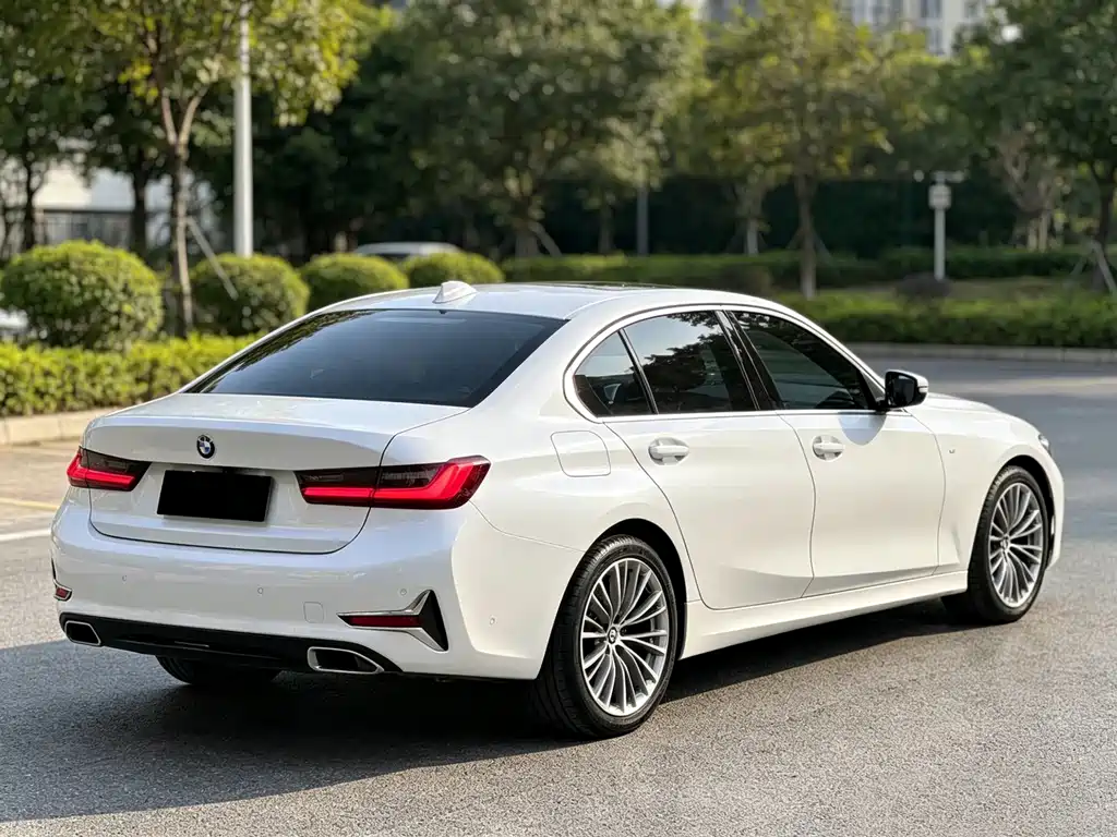 BMW 3 Series 2019 — фото 9