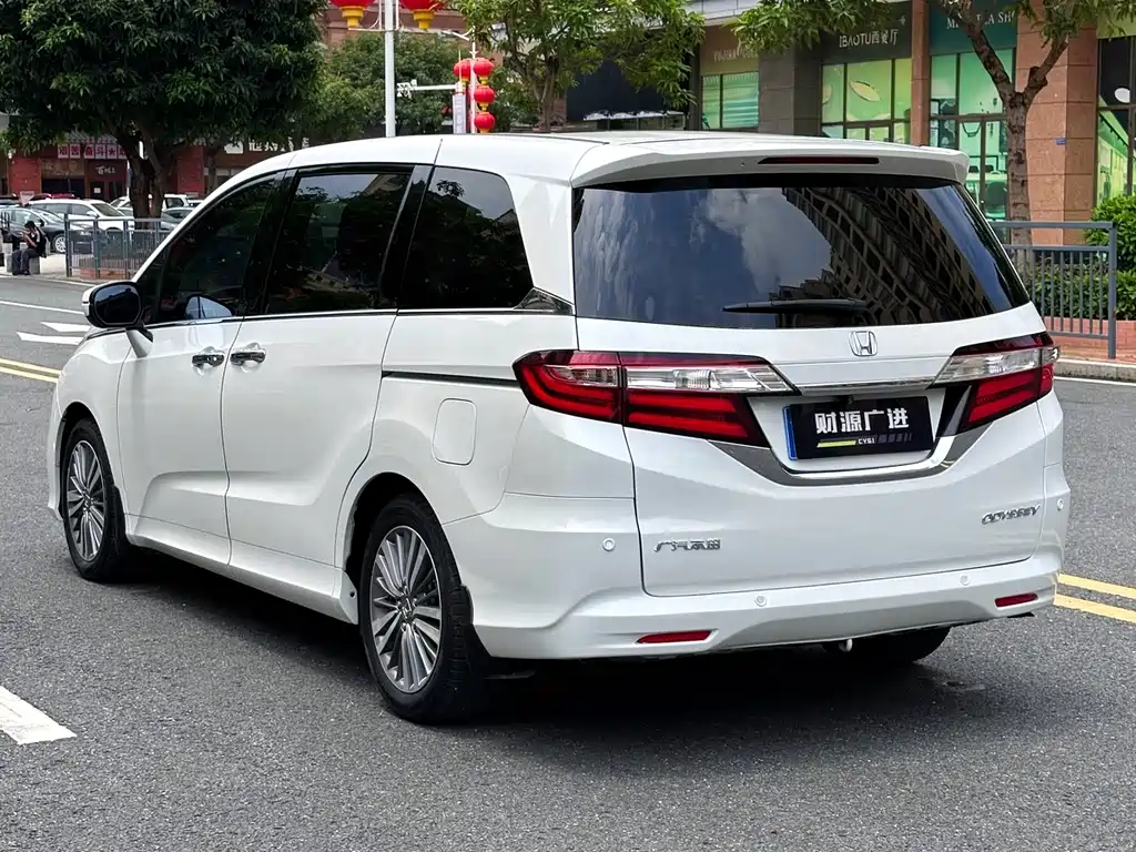 Honda Odyssey 2018 — фото 14