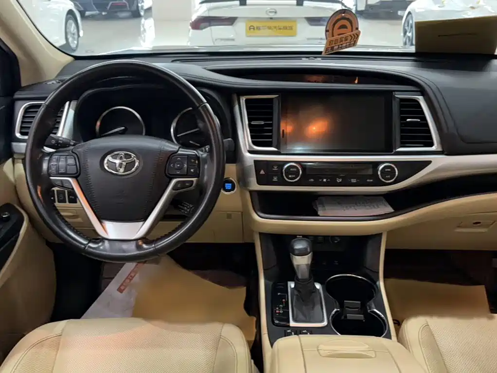 Toyota Highlander 2021 — фото 12