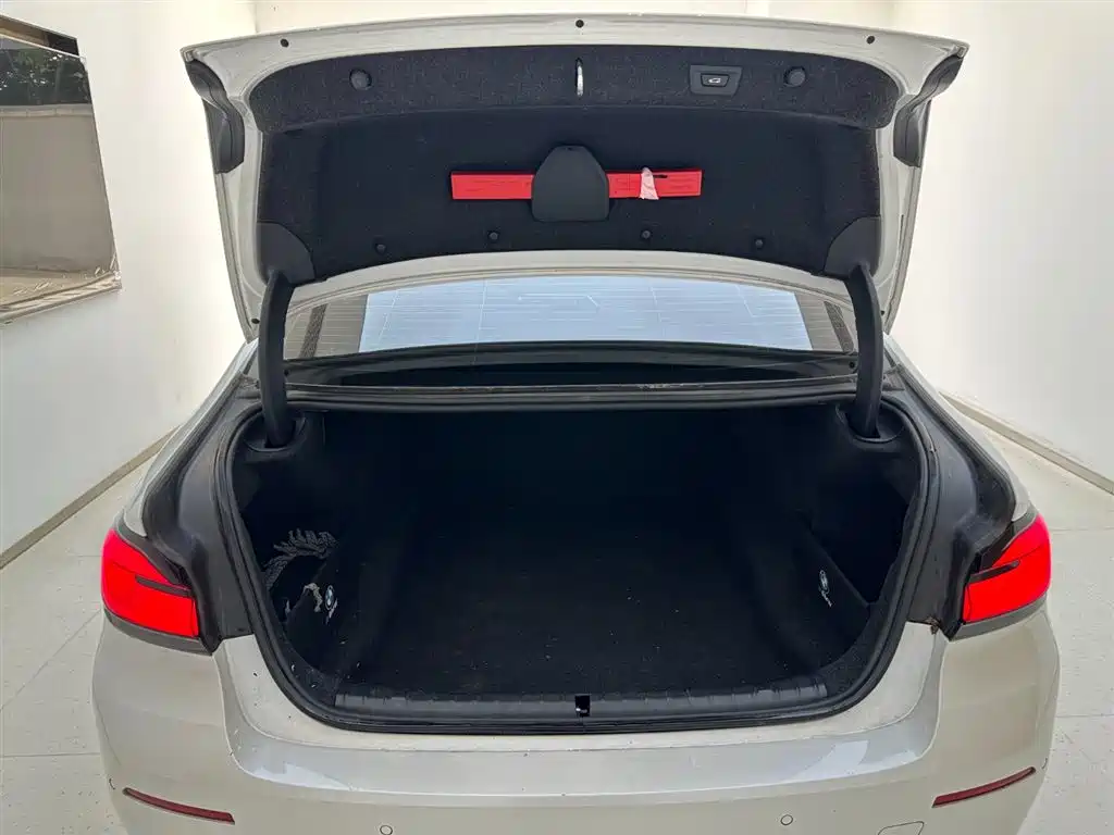 BMW 5 Series 2022 — фото 18