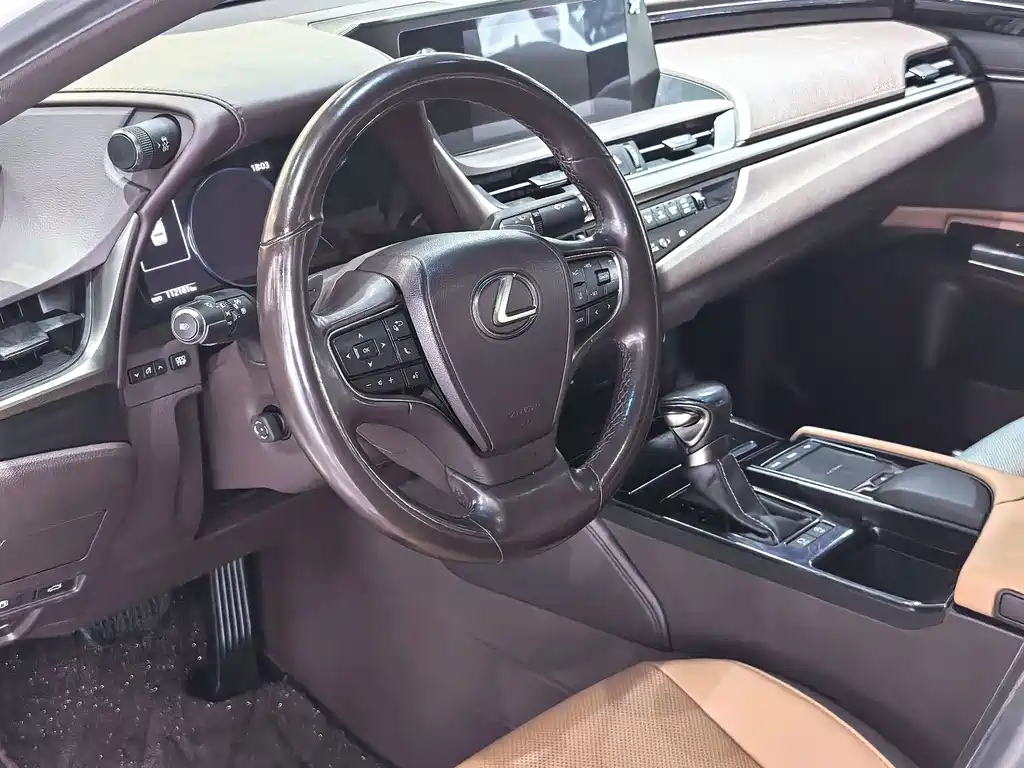 Lexus ES 2020 — фото 10