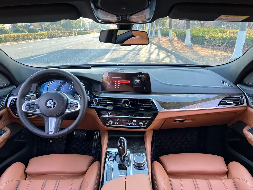 BMW 6 Series GT 2018 — фото 12