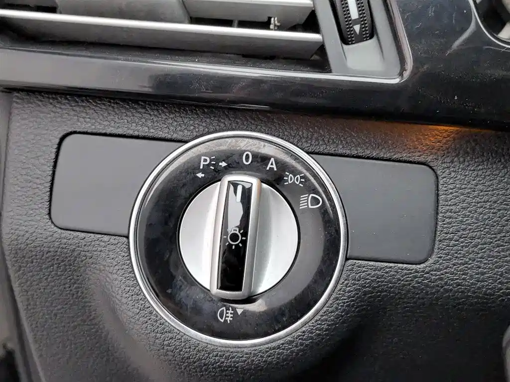 Mercedes-Benz E-Class 2010 — фото 21